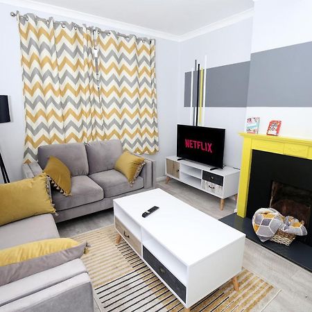 شقة 3-Bed House With Parking Near London O2 المظهر الخارجي الصورة