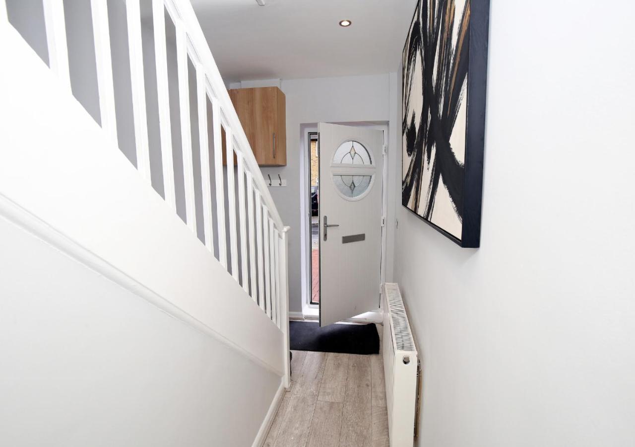 شقة 3-Bed House With Parking Near London O2 المظهر الخارجي الصورة