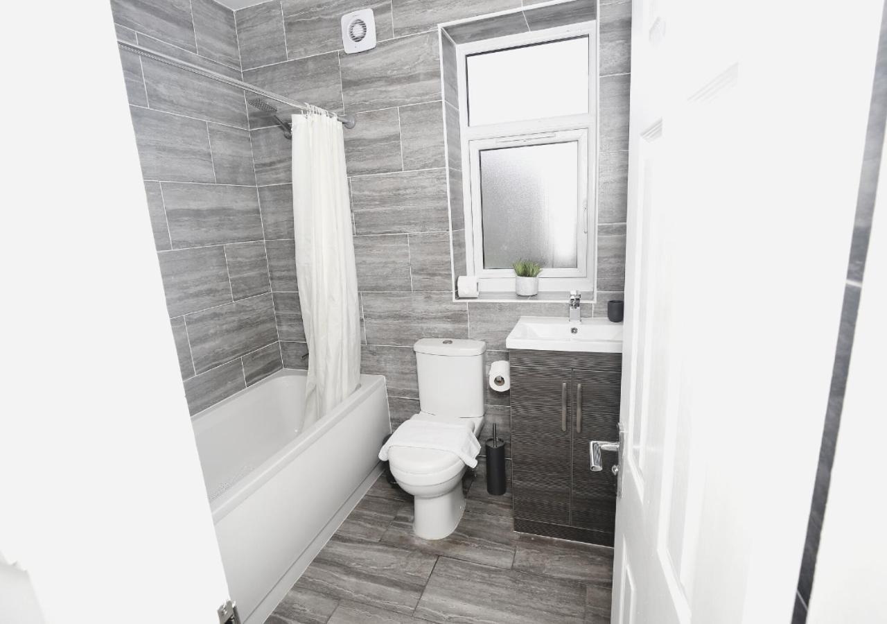 شقة 3-Bed House With Parking Near London O2 المظهر الخارجي الصورة