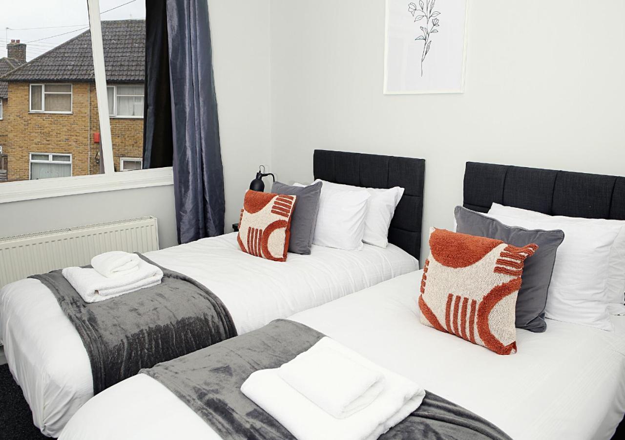شقة 3-Bed House With Parking Near London O2 المظهر الخارجي الصورة